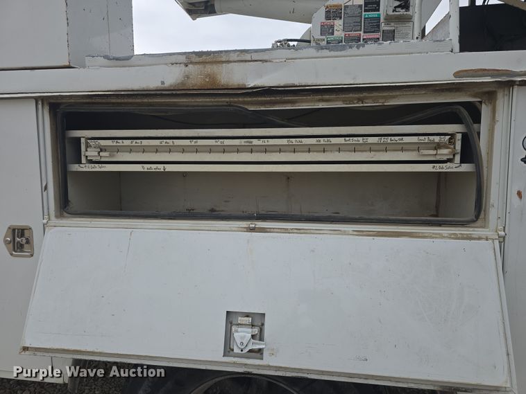 image for item DO7815 1995 Ford F800 bucket truck