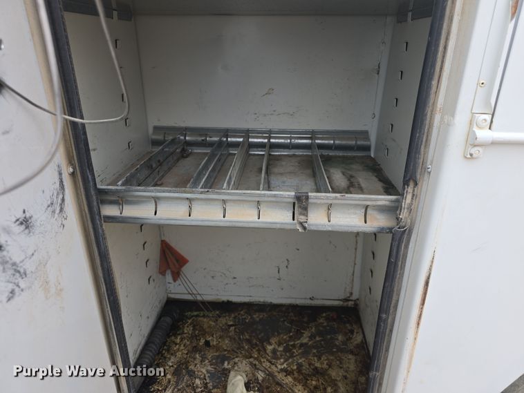 image for item DO7815 1995 Ford F800 bucket truck