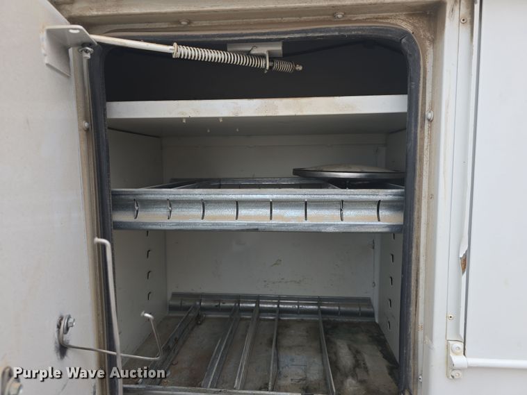 image for item DO7815 1995 Ford F800 bucket truck