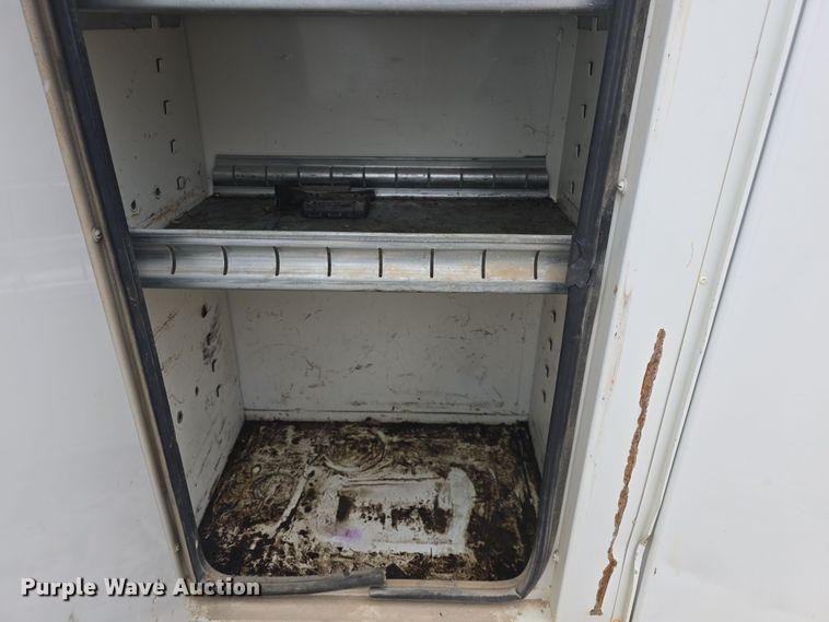 image for item DO7815 1995 Ford F800 bucket truck