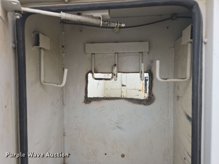 image for item DO7815 1995 Ford F800 bucket truck