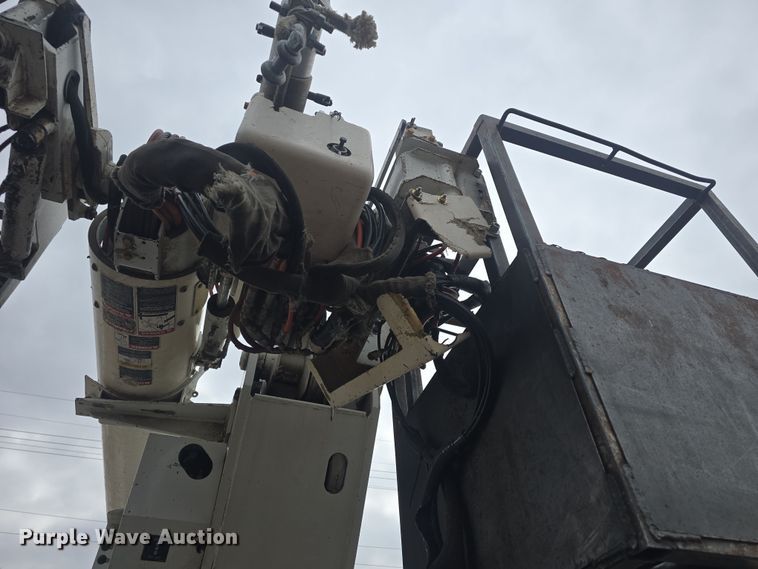 image for item DO7815 1995 Ford F800 bucket truck