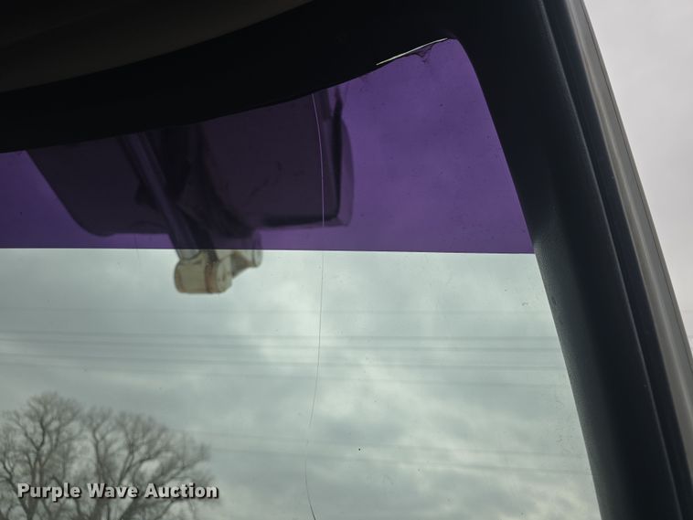 image for item DO7815 1995 Ford F800 bucket truck