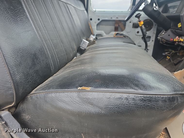 image for item DO7815 1995 Ford F800 bucket truck