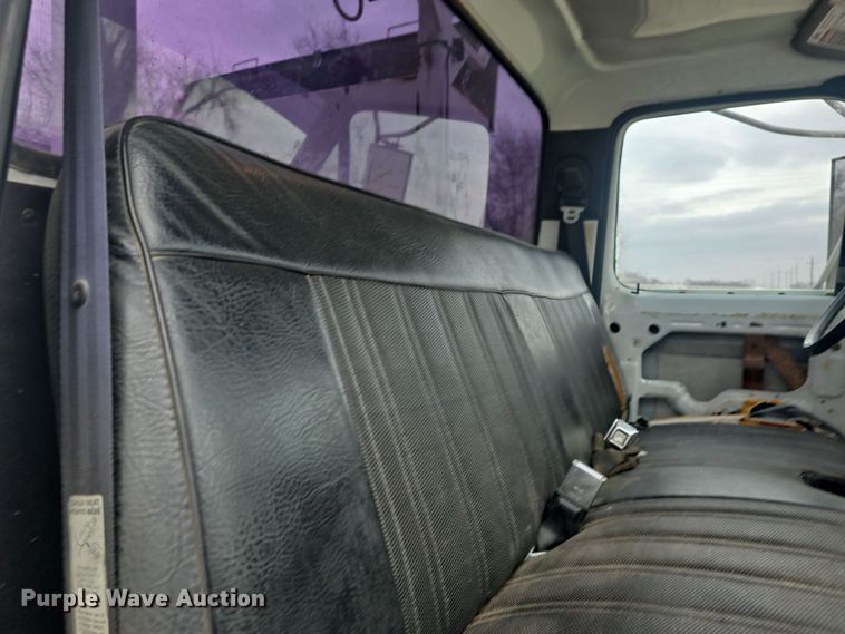 image for item DO7815 1995 Ford F800 bucket truck