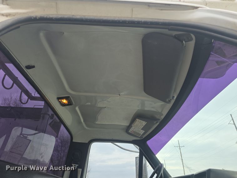 image for item DO7815 1995 Ford F800 bucket truck