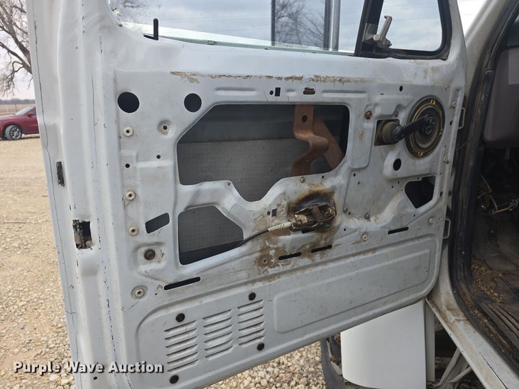 image for item DO7815 1995 Ford F800 bucket truck