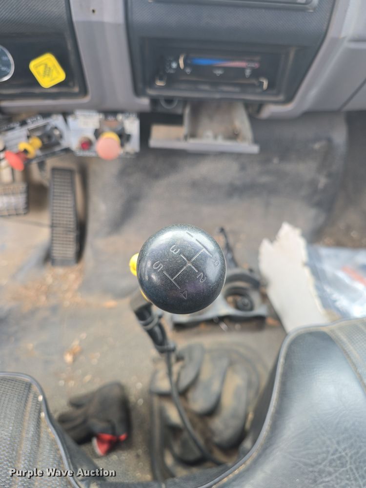 image for item DO7815 1995 Ford F800 bucket truck