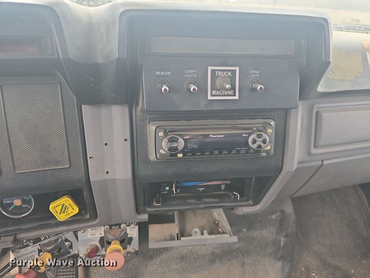 image for item DO7815 1995 Ford F800 bucket truck