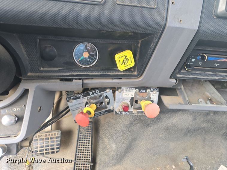 image for item DO7815 1995 Ford F800 bucket truck