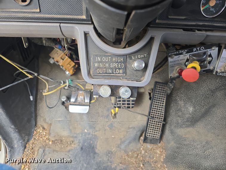 image for item DO7815 1995 Ford F800 bucket truck