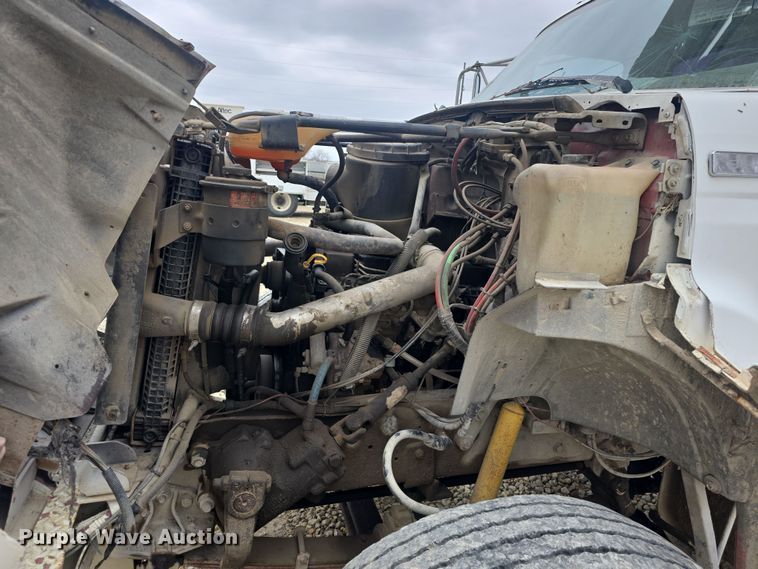 image for item DO7815 1995 Ford F800 bucket truck