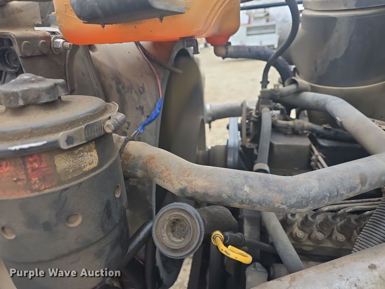 image for item DO7815 1995 Ford F800 bucket truck