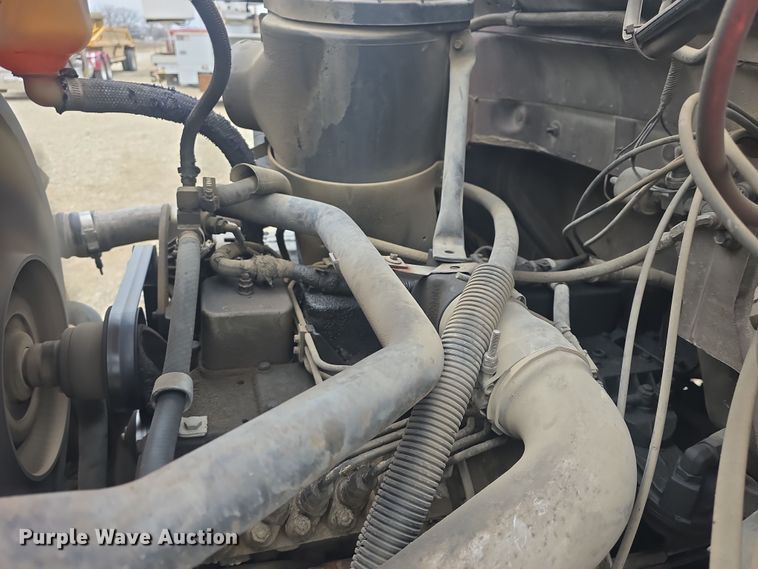 image for item DO7815 1995 Ford F800 bucket truck