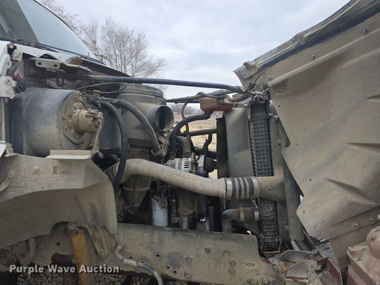 image for item DO7815 1995 Ford F800 bucket truck