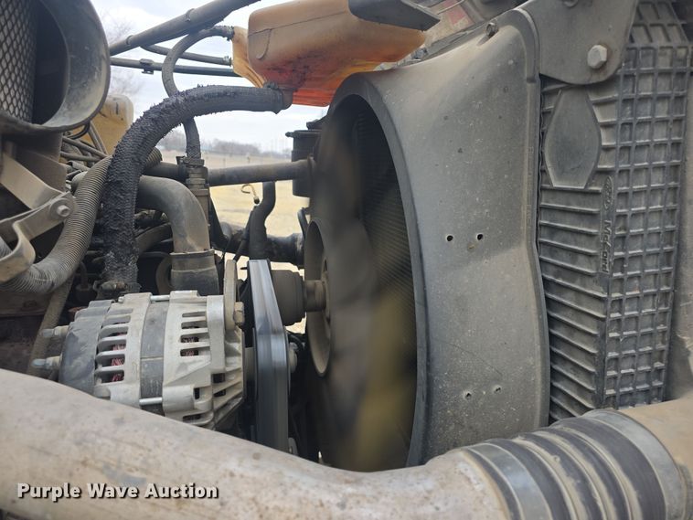 image for item DO7815 1995 Ford F800 bucket truck