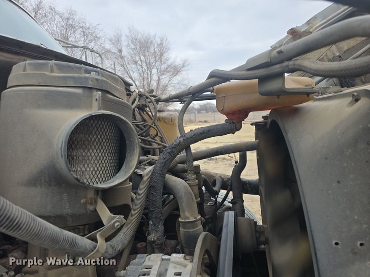 image for item DO7815 1995 Ford F800 bucket truck