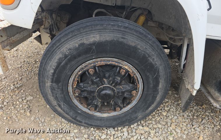 image for item DO7815 1995 Ford F800 bucket truck