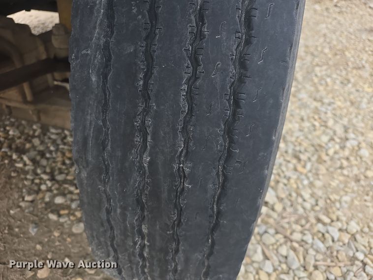 image for item DO7815 1995 Ford F800 bucket truck