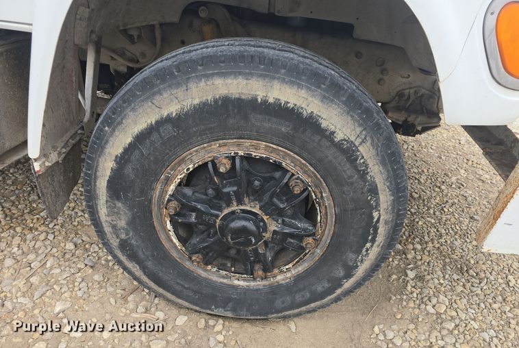 image for item DO7815 1995 Ford F800 bucket truck