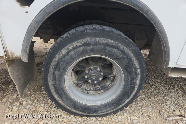 image for item DO7815 1995 Ford F800 bucket truck