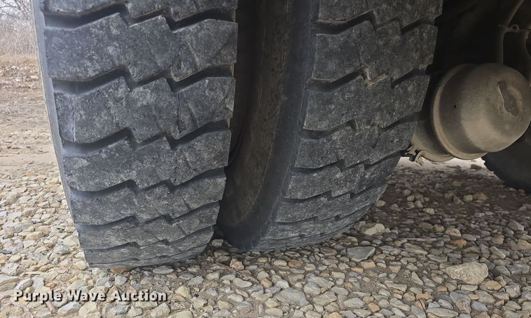 image for item DO7815 1995 Ford F800 bucket truck