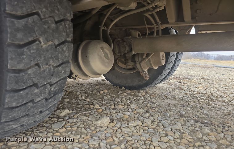 image for item DO7815 1995 Ford F800 bucket truck