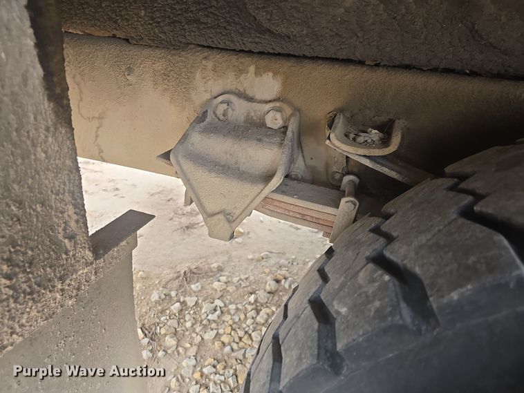 image for item DO7815 1995 Ford F800 bucket truck