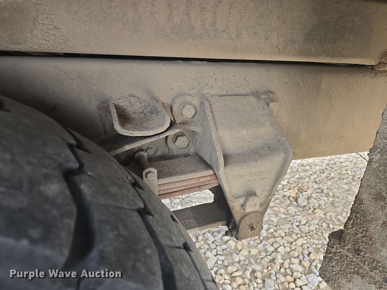 image for item DO7815 1995 Ford F800 bucket truck