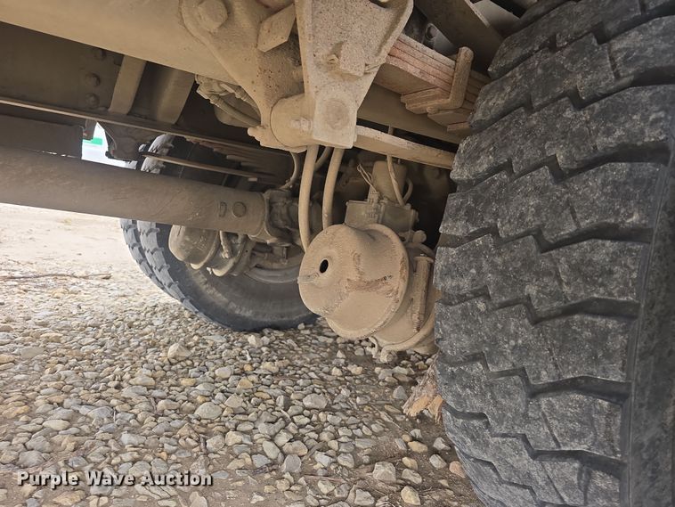 image for item DO7815 1995 Ford F800 bucket truck