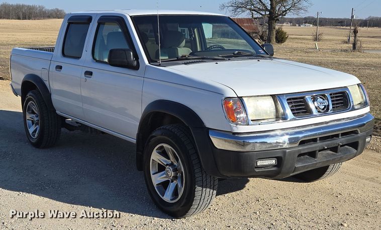 image for item DP6195 2000 Nissan Frontier Crew Cab pickup truck