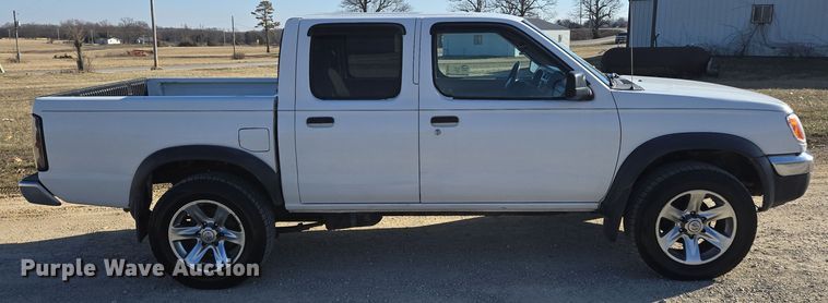 image for item DP6195 2000 Nissan Frontier Crew Cab pickup truck