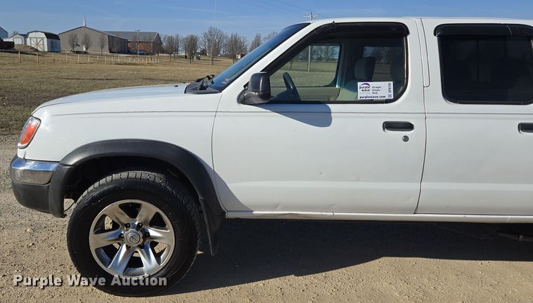 image for item DP6195 2000 Nissan Frontier Crew Cab pickup truck
