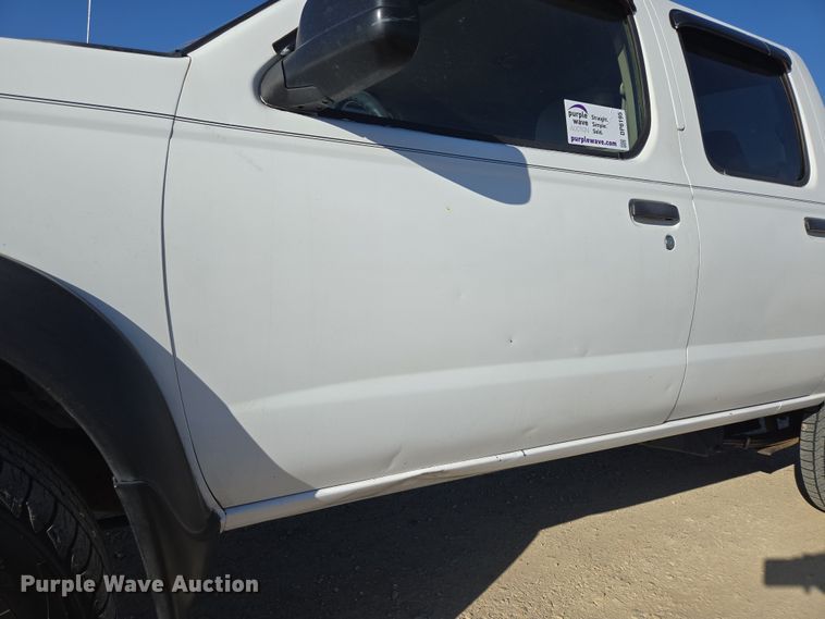 image for item DP6195 2000 Nissan Frontier Crew Cab pickup truck