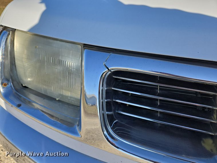 image for item DP6195 2000 Nissan Frontier Crew Cab pickup truck