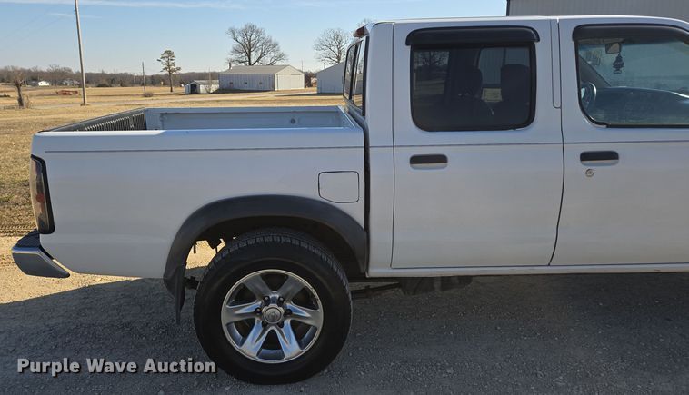 image for item DP6195 2000 Nissan Frontier Crew Cab pickup truck