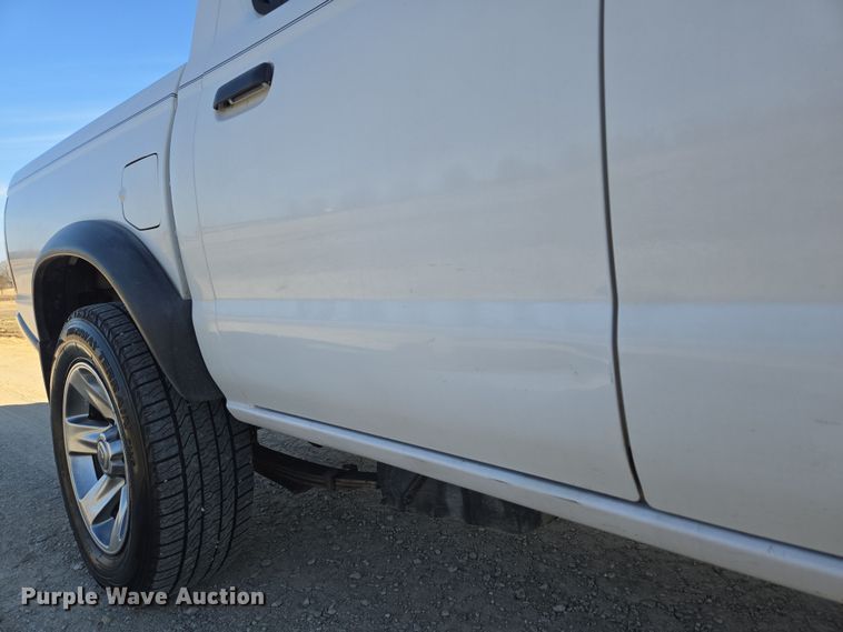 image for item DP6195 2000 Nissan Frontier Crew Cab pickup truck