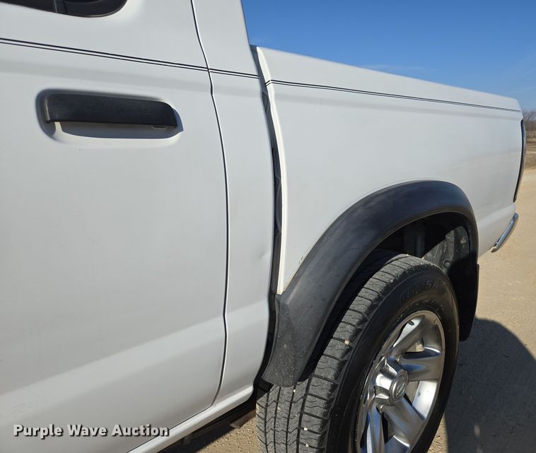 image for item DP6195 2000 Nissan Frontier Crew Cab pickup truck