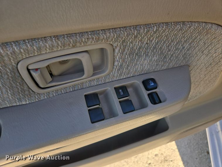 image for item DP6195 2000 Nissan Frontier Crew Cab pickup truck