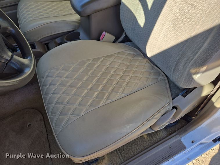 image for item DP6195 2000 Nissan Frontier Crew Cab pickup truck