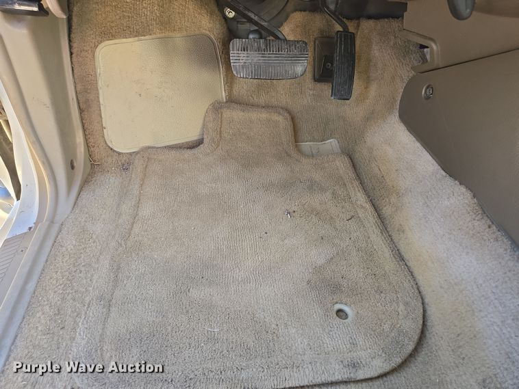 image for item DP6195 2000 Nissan Frontier Crew Cab pickup truck