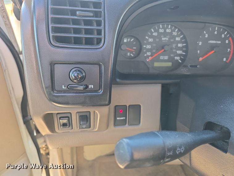 image for item DP6195 2000 Nissan Frontier Crew Cab pickup truck