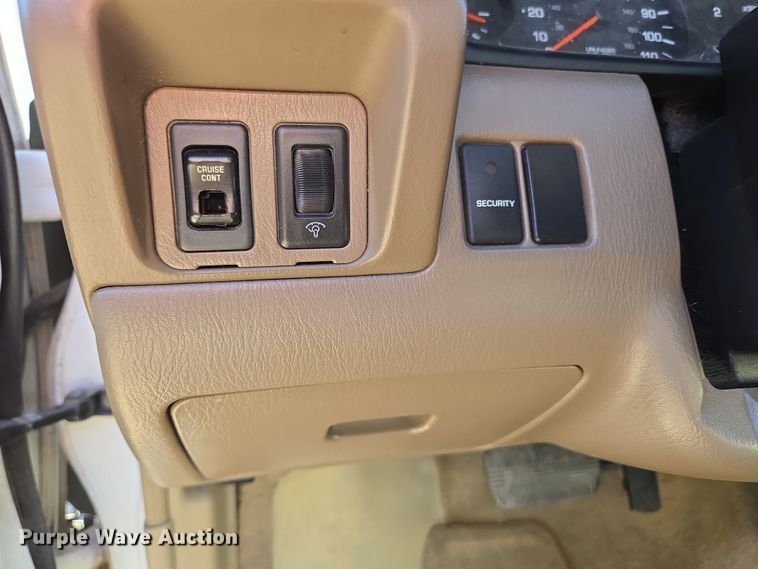 image for item DP6195 2000 Nissan Frontier Crew Cab pickup truck