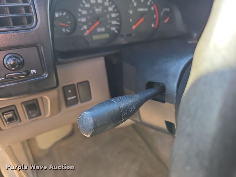 image for item DP6195 2000 Nissan Frontier Crew Cab pickup truck