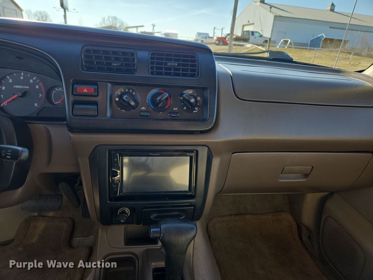 image for item DP6195 2000 Nissan Frontier Crew Cab pickup truck