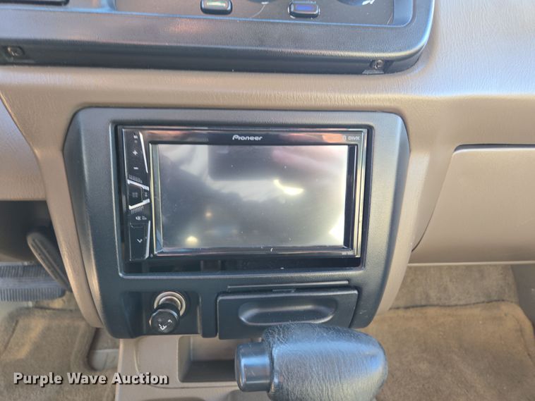 image for item DP6195 2000 Nissan Frontier Crew Cab pickup truck