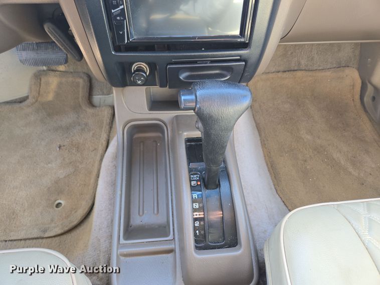 image for item DP6195 2000 Nissan Frontier Crew Cab pickup truck