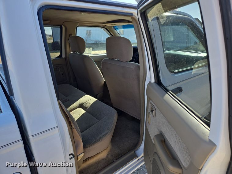 image for item DP6195 2000 Nissan Frontier Crew Cab pickup truck