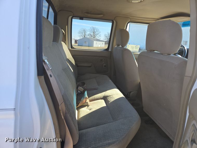 image for item DP6195 2000 Nissan Frontier Crew Cab pickup truck