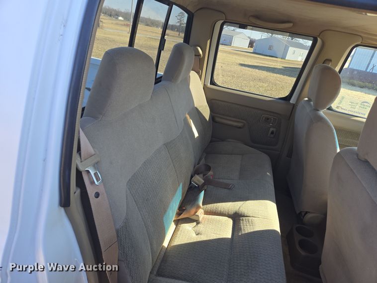 image for item DP6195 2000 Nissan Frontier Crew Cab pickup truck